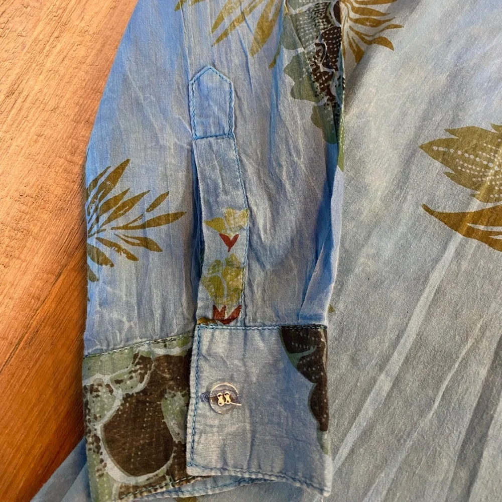 Chic Connection Boho Floral Embroidered V-neck Top
Size Medium - Picture 4 of 10